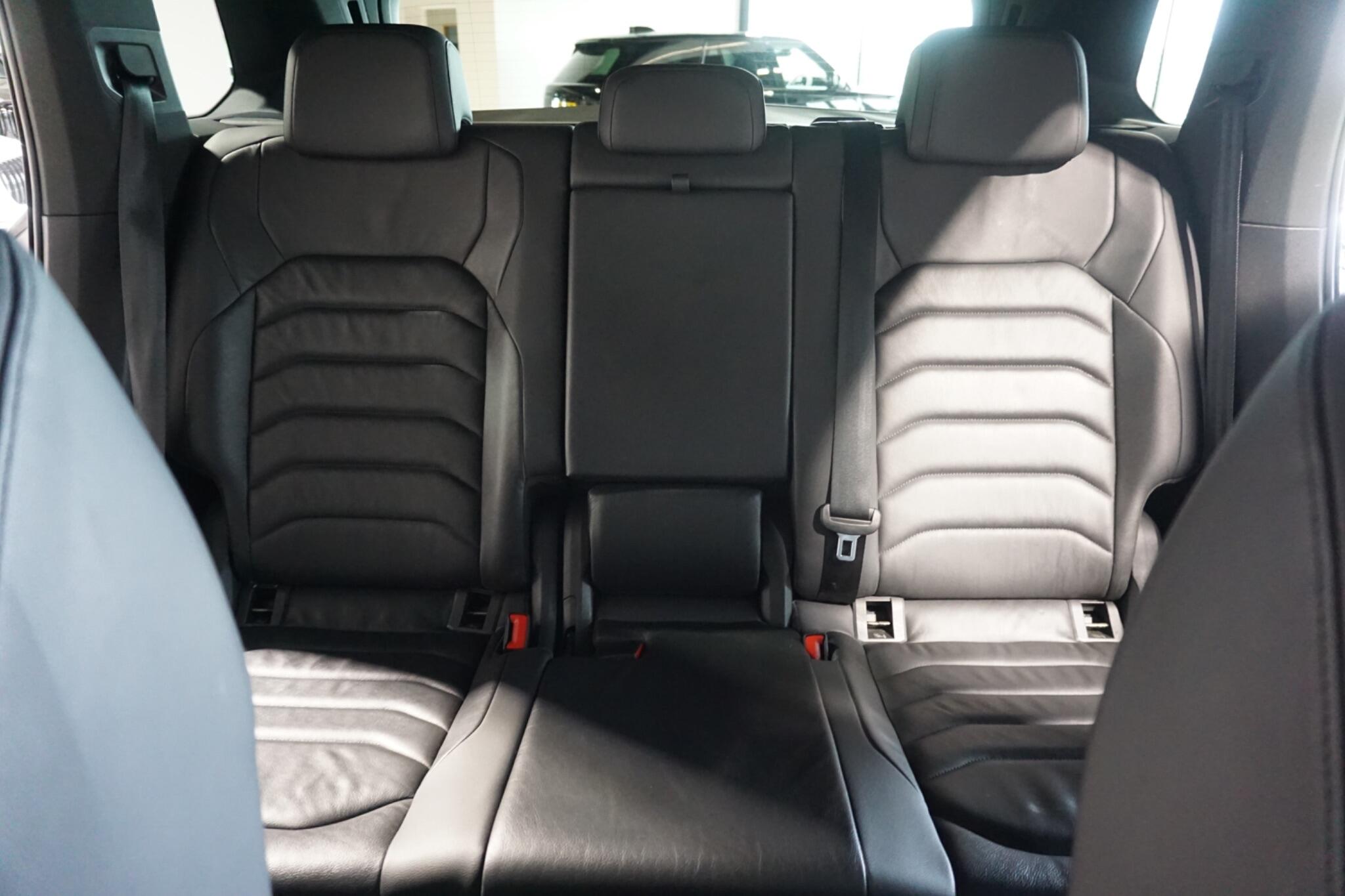 Volkswagen Touareg 3.0 TDI V6 R-Line SUV 5dr Diesel Tiptronic 4Motion Euro 6 (s/s) (286 ps)